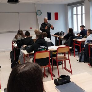 Présence du père Daher au collège